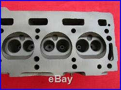 Reconditioned Narrow-Port Engine Cylinder Head 516323 for Triumph TR250 and TR6